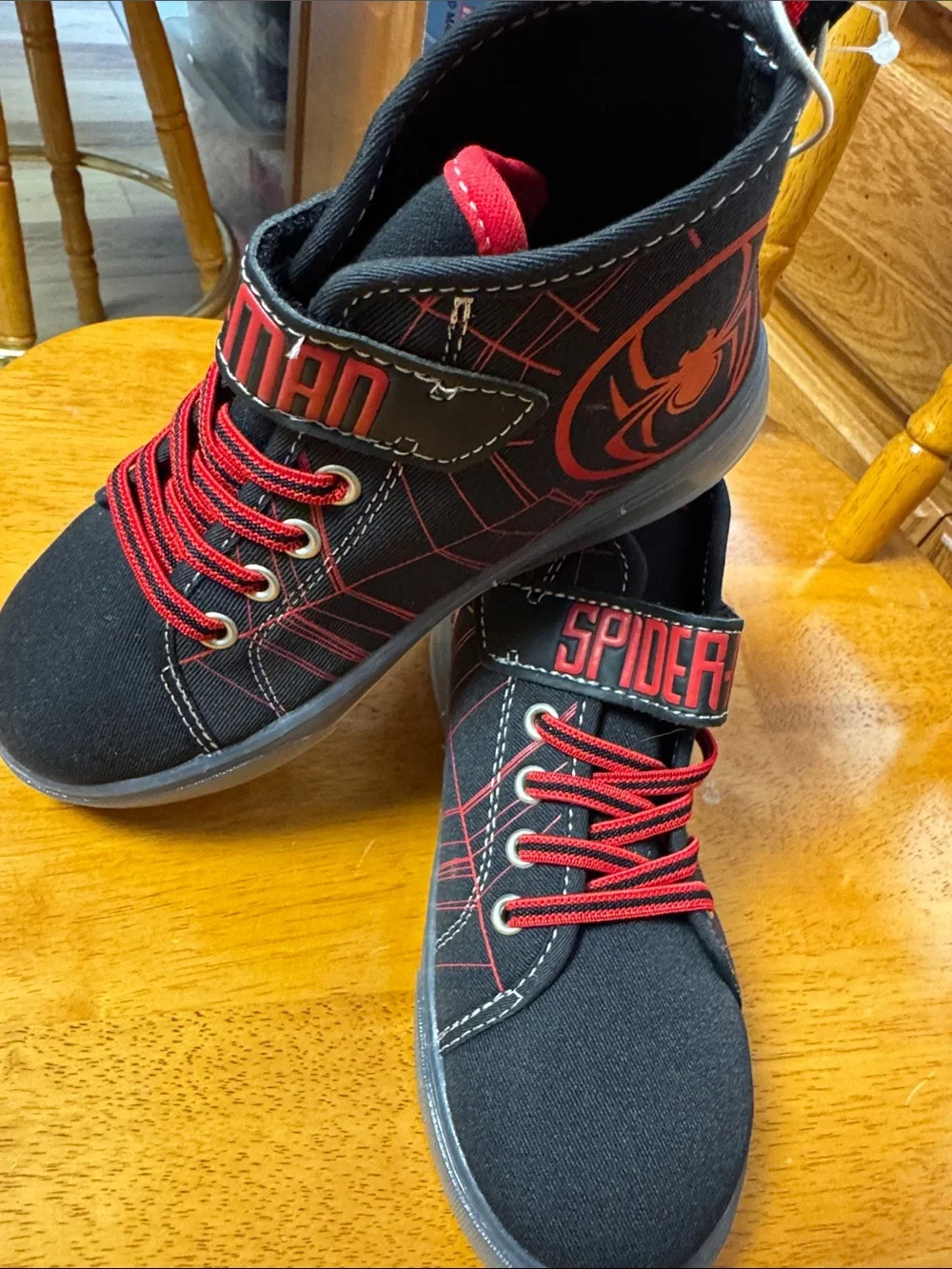 Marvel NWT 13 Spiderman LIGHT UP Kids Black and Red Web-Print High-Tops